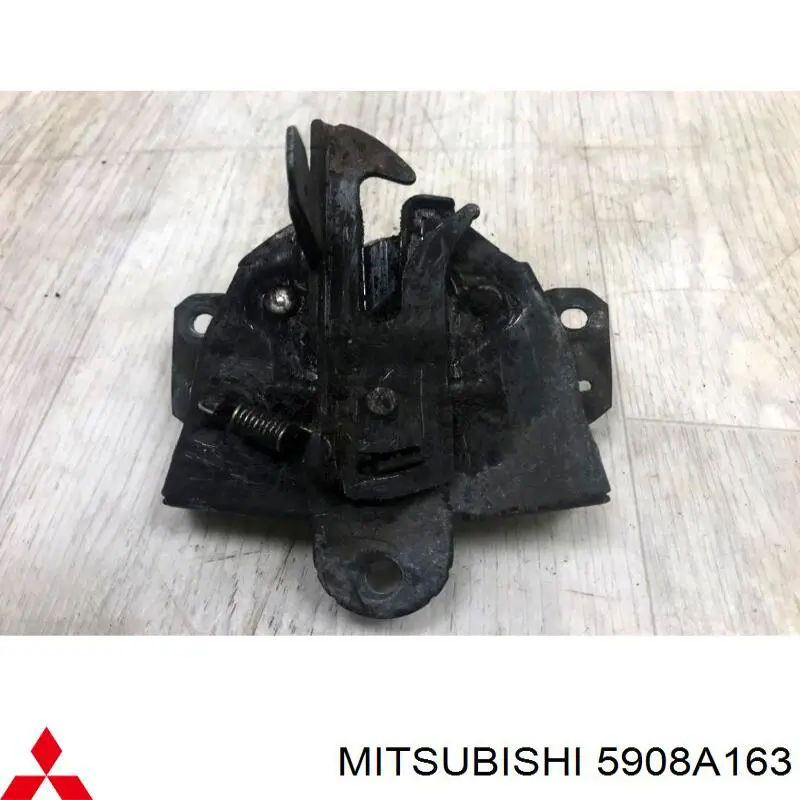 5908A163 Mitsubishi Fecho da capota