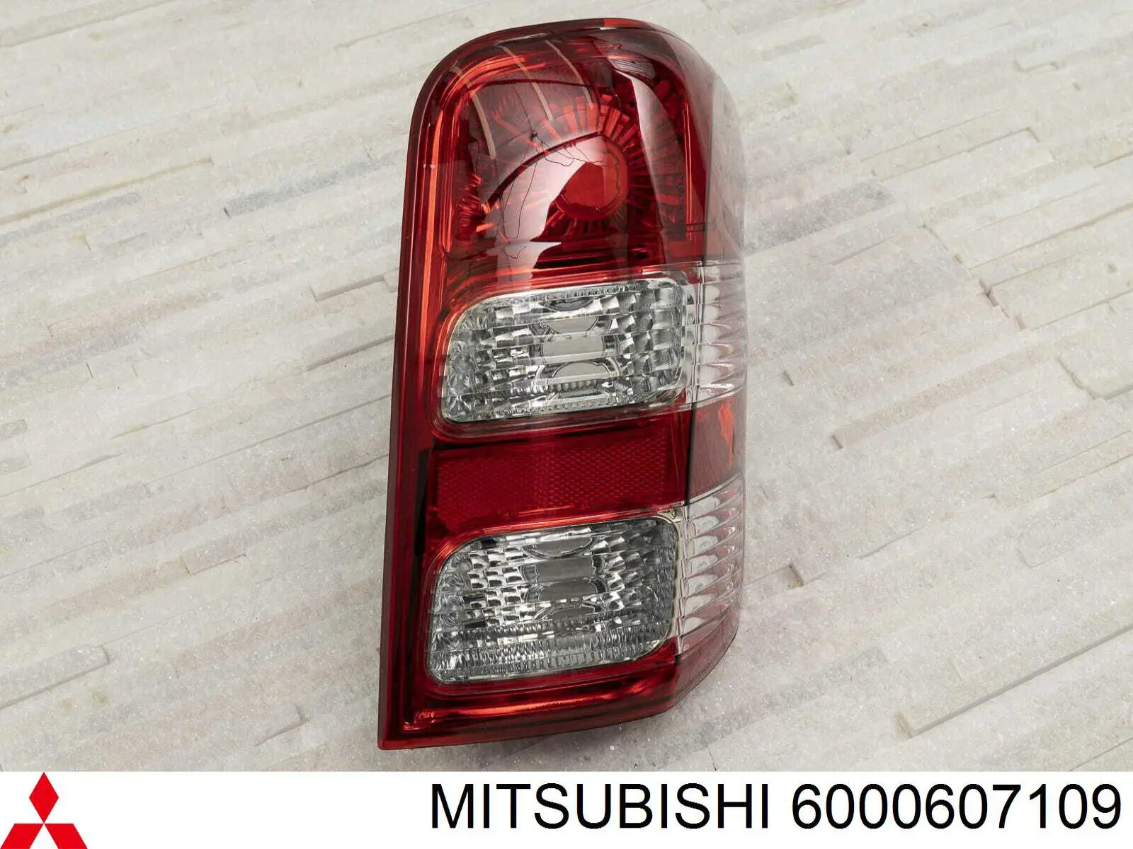 6000607109 Mitsubishi Lanterna traseira direita