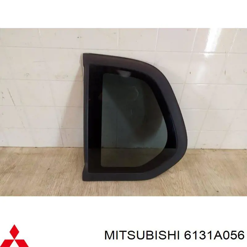 6131A244 Mitsubishi Vidro de carroçaria (da seção de bagagem) direito