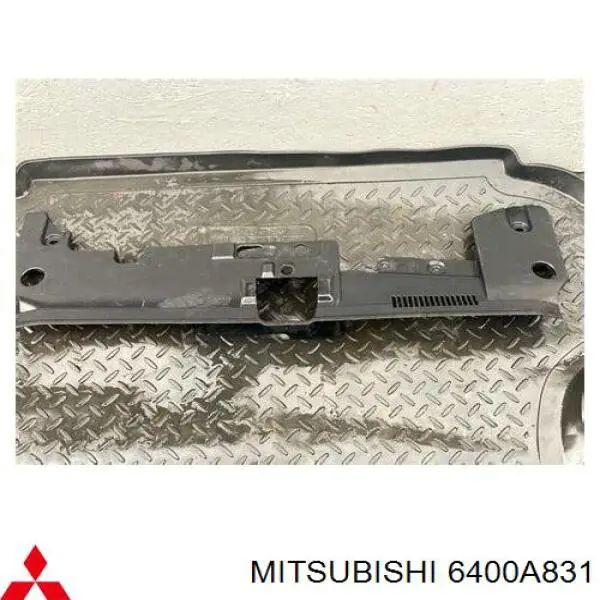 6400A831 Mitsubishi Conduto de ar/defletor do radiador, superior
