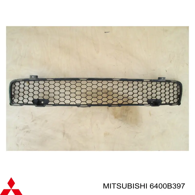 6400B397 Mitsubishi Grelha inferior do pára-choque dianteiro