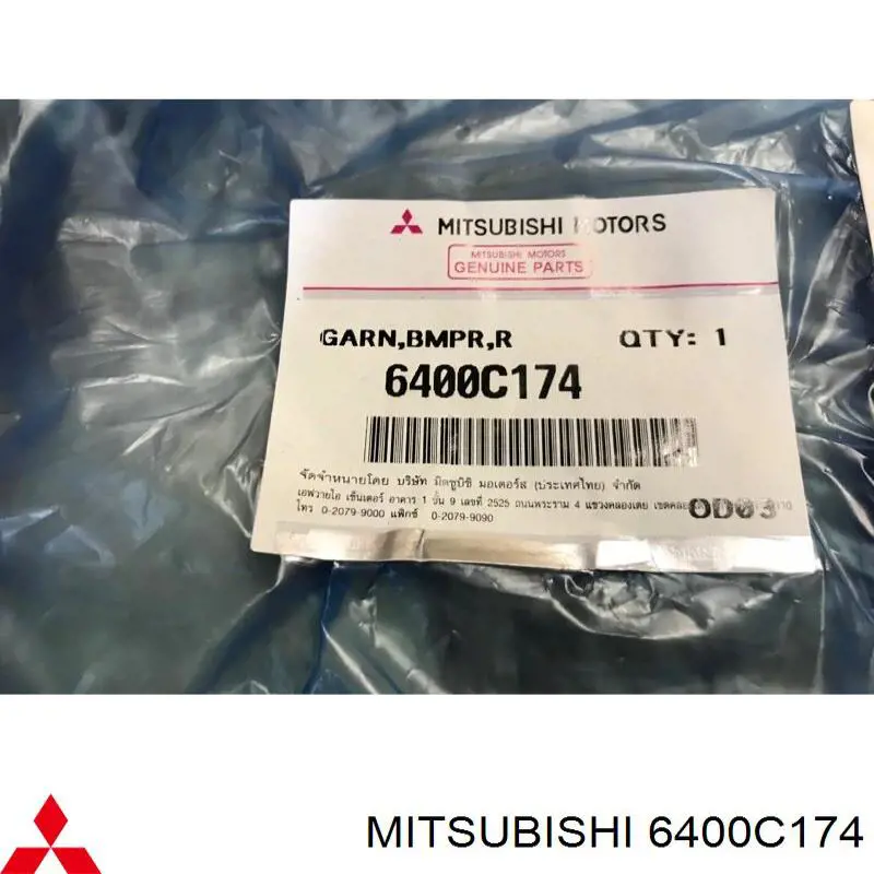 6400C174 Mitsubishi Tampão (grelha) das luzes de nevoeiro do pára-choque dianteiro direito