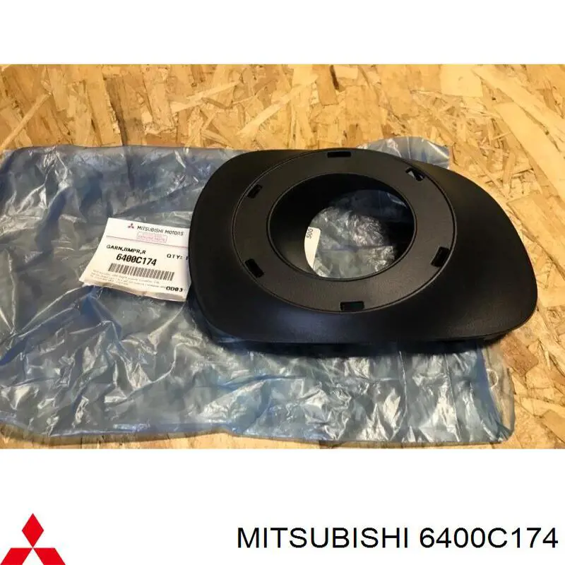 Tampão (grelha) das luzes de nevoeiro do pára-choque dianteiro direito Mitsubishi 6400C174 preço, a partir de 110,06 USD