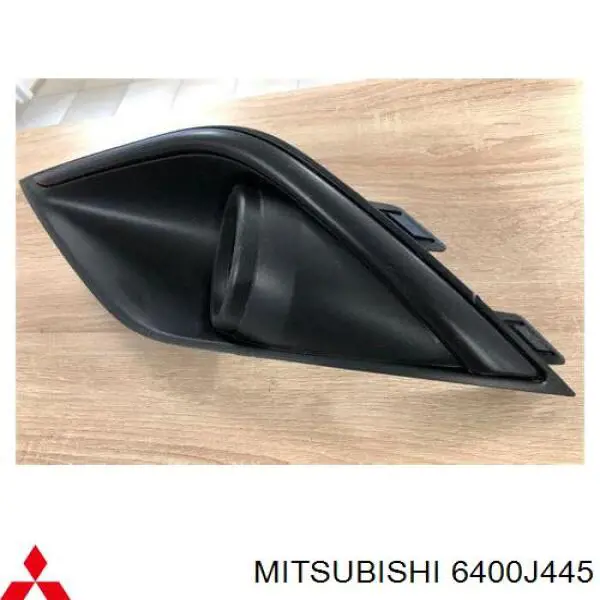 Borda (orla) das luzes de nevoeiro esquerda 6400J445 Mitsubishi