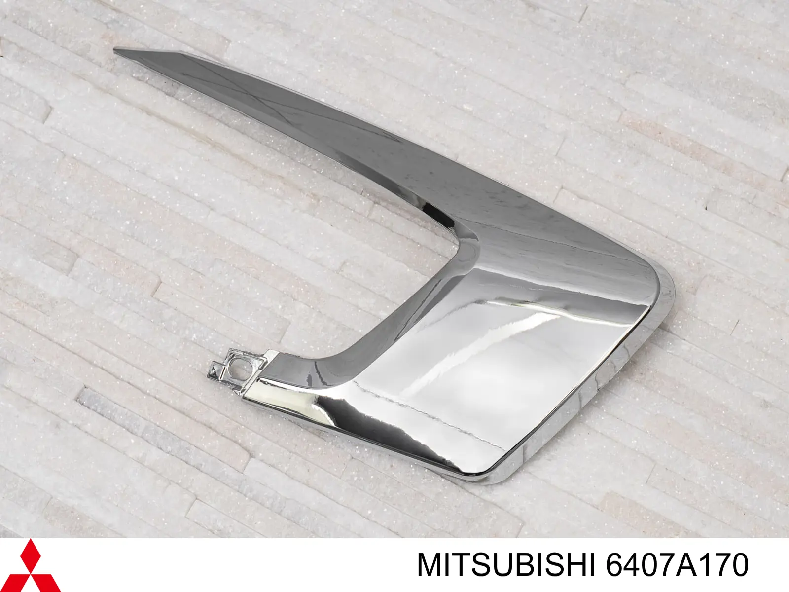 6407A170 Mitsubishi Borda (orla) das luzes de nevoeiro direita