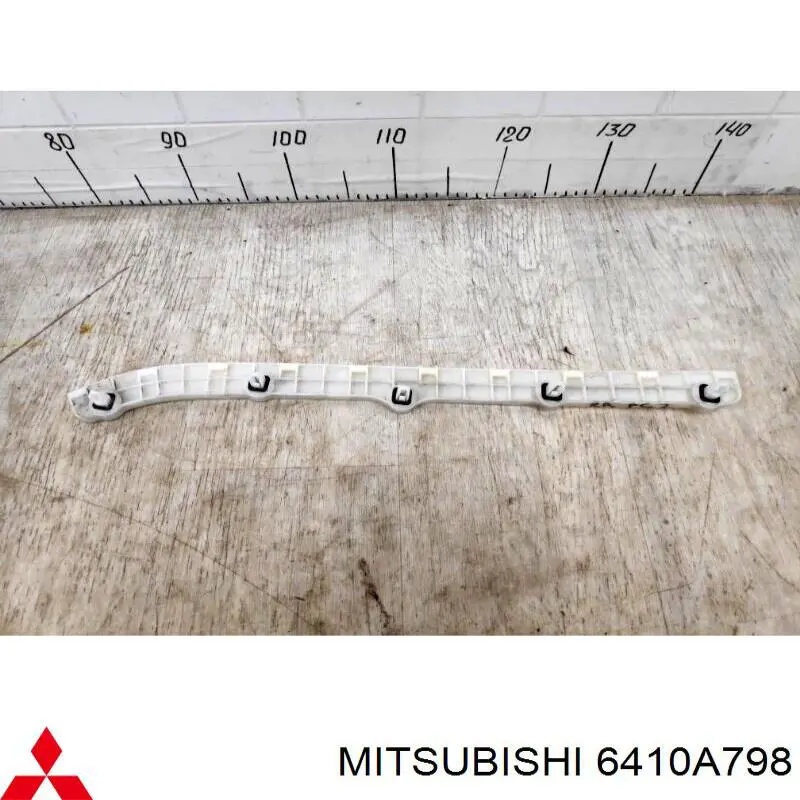 6410A798 Mitsubishi Consola direita do pára-choque traseiro externo