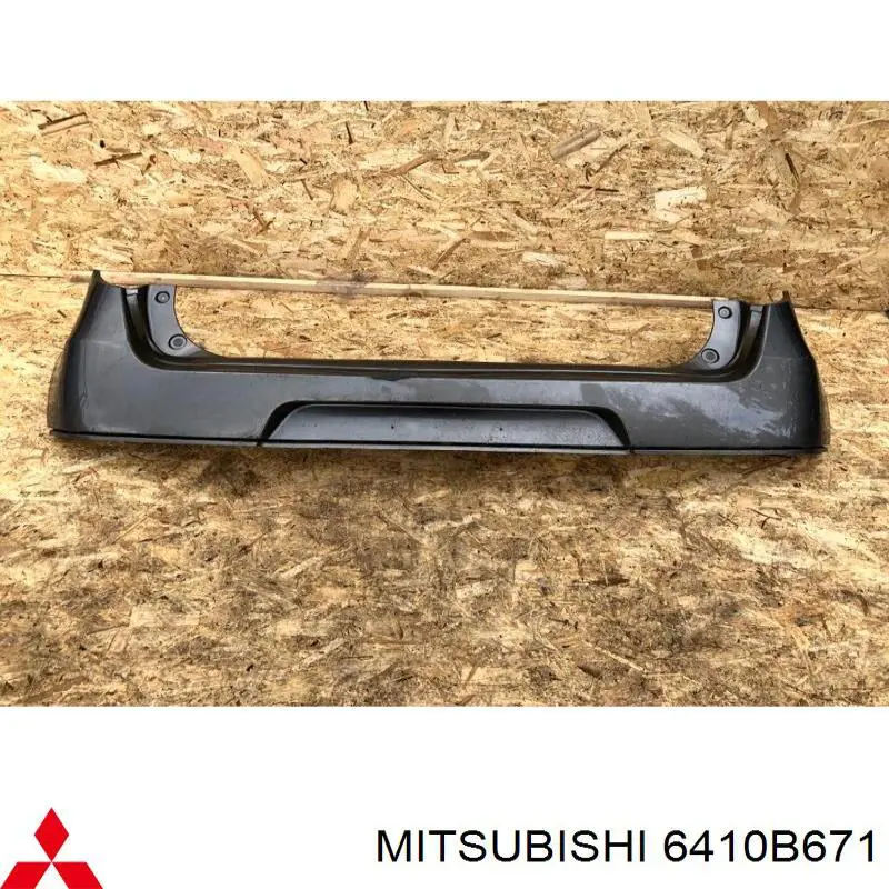 6410D000 Mitsubishi Pára-choque traseiro