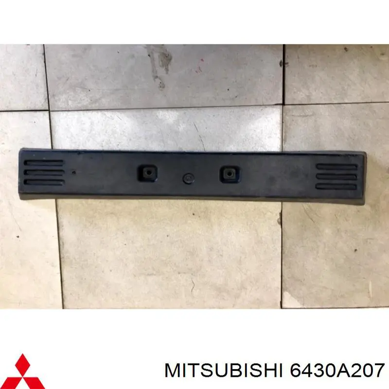 6430A207 Mitsubishi Painel de fixação de matrícula dianteira