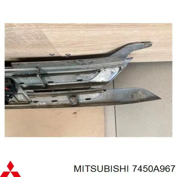 Grelha do radiador Mitsubishi 7450A967 preço, a partir de 181,92 USD