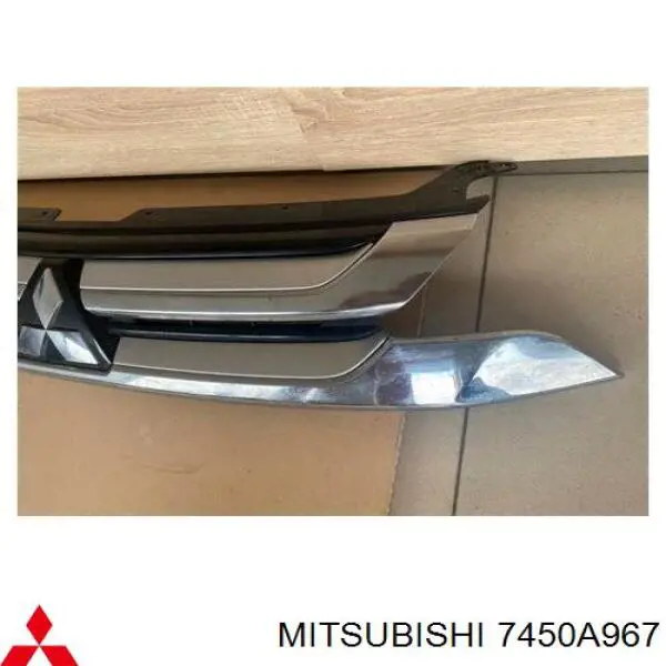 7450A967 Mitsubishi Grelha do radiador