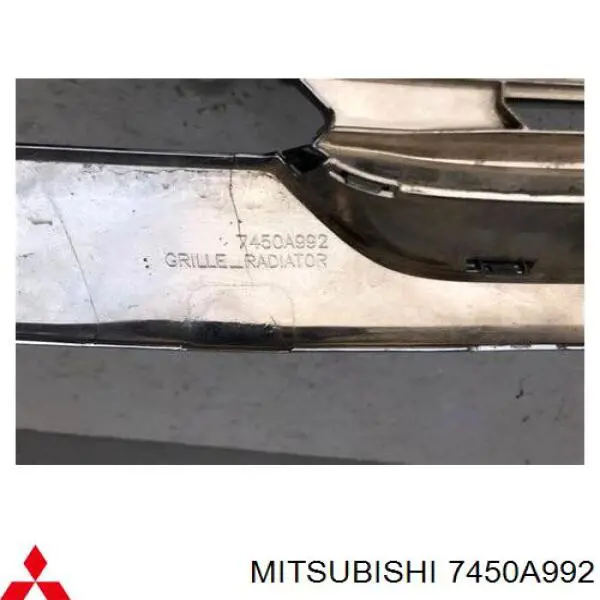 Compre 7450A992 Mitsubishi Grelha do radiador