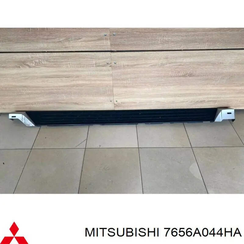 Placa sobreposta de estribo Chrysler 7656A044HA preço, a partir de 119,55 USD