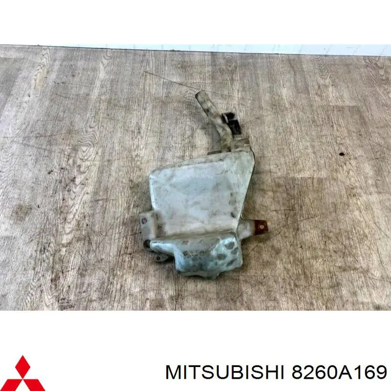 8260A169 Mitsubishi Tanque de fluido para lavador de vidro