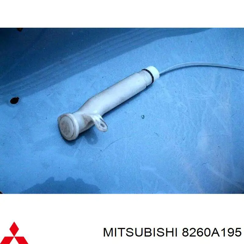 8260A195 Mitsubishi Gargalo do tanque de fluido para lavador