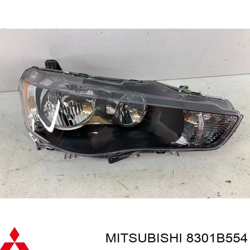 8301B554 Mitsubishi Luz direita