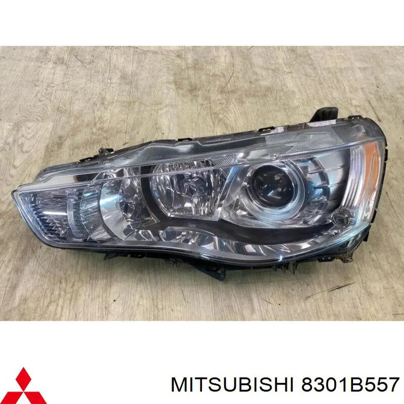 Compre 8301B557 Mitsubishi Luz esquerda
