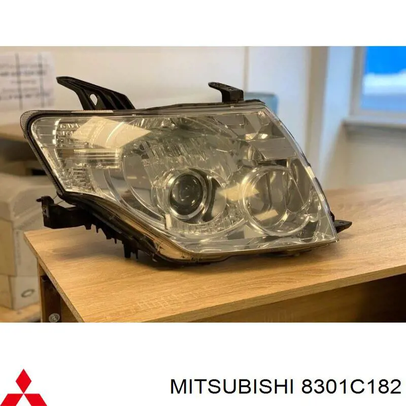 Luz direita Mitsubishi 8301C182 preço, a partir de 303,23 USD
