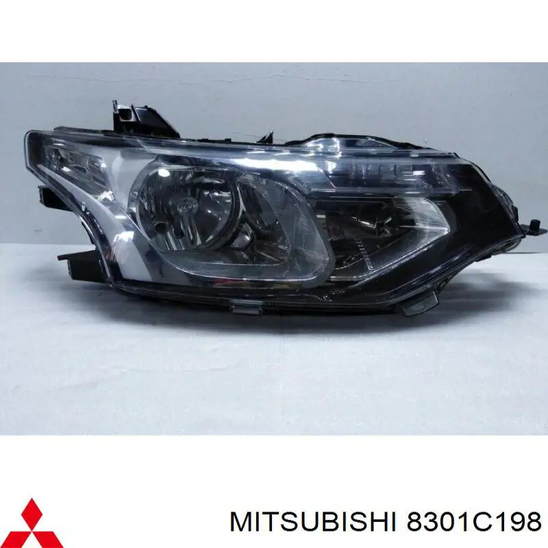 8301C198 Mitsubishi Luz direita