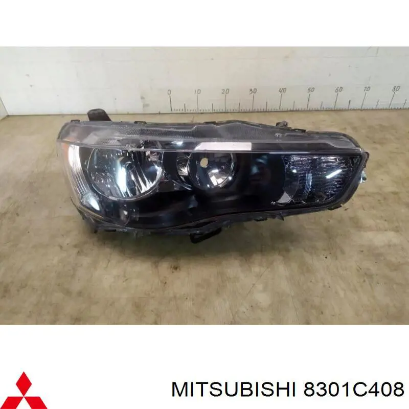 Compre 8301C408 Mitsubishi Luz direita