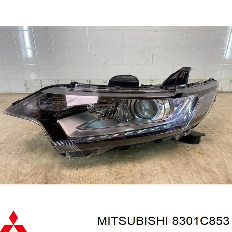 Compre 8301C853 Mitsubishi Luz esquerda