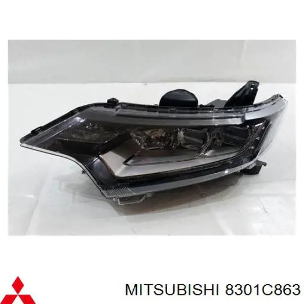 8301C863 Mitsubishi Luz esquerda