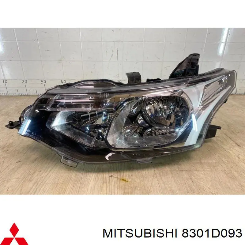 Compre 20F898052B TYC Luz esquerda