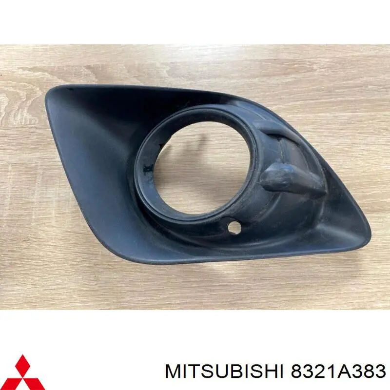Compre 8321A383 Mitsubishi Borda (orla) das luzes de nevoeiro esquerda