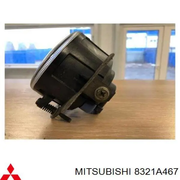Compre 8321A467 Mitsubishi Luzes de nevoeiro esquerdas/direitas