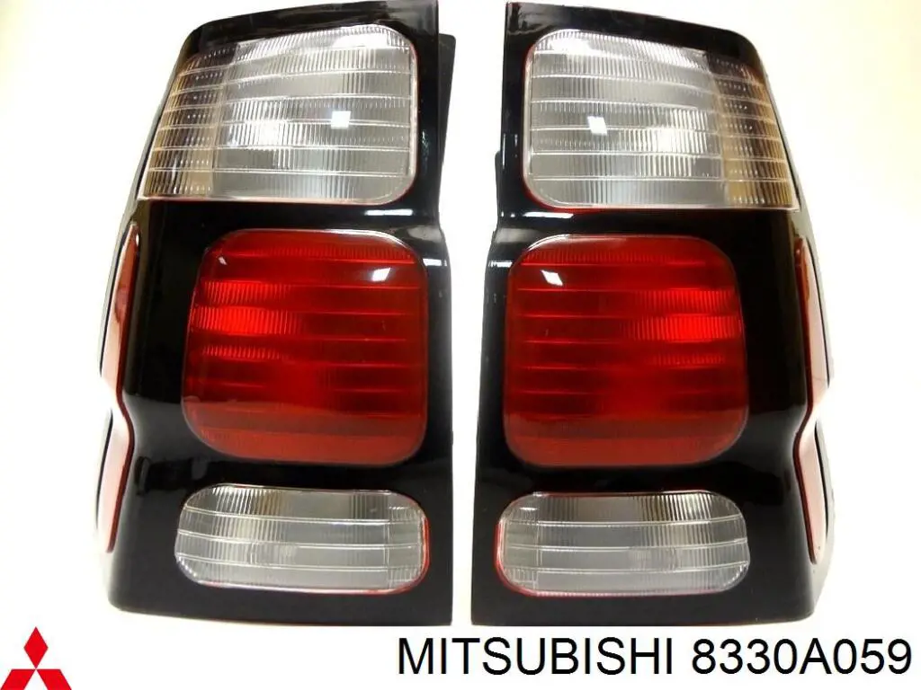 8330A059 Mitsubishi Lanterna traseira esquerda