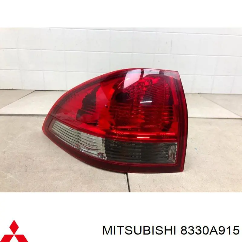 Compre 8330A915 Mitsubishi Lanterna traseira esquerda externa