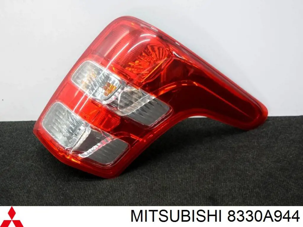 Lanterna traseira direita 6000607109 Mitsubishi