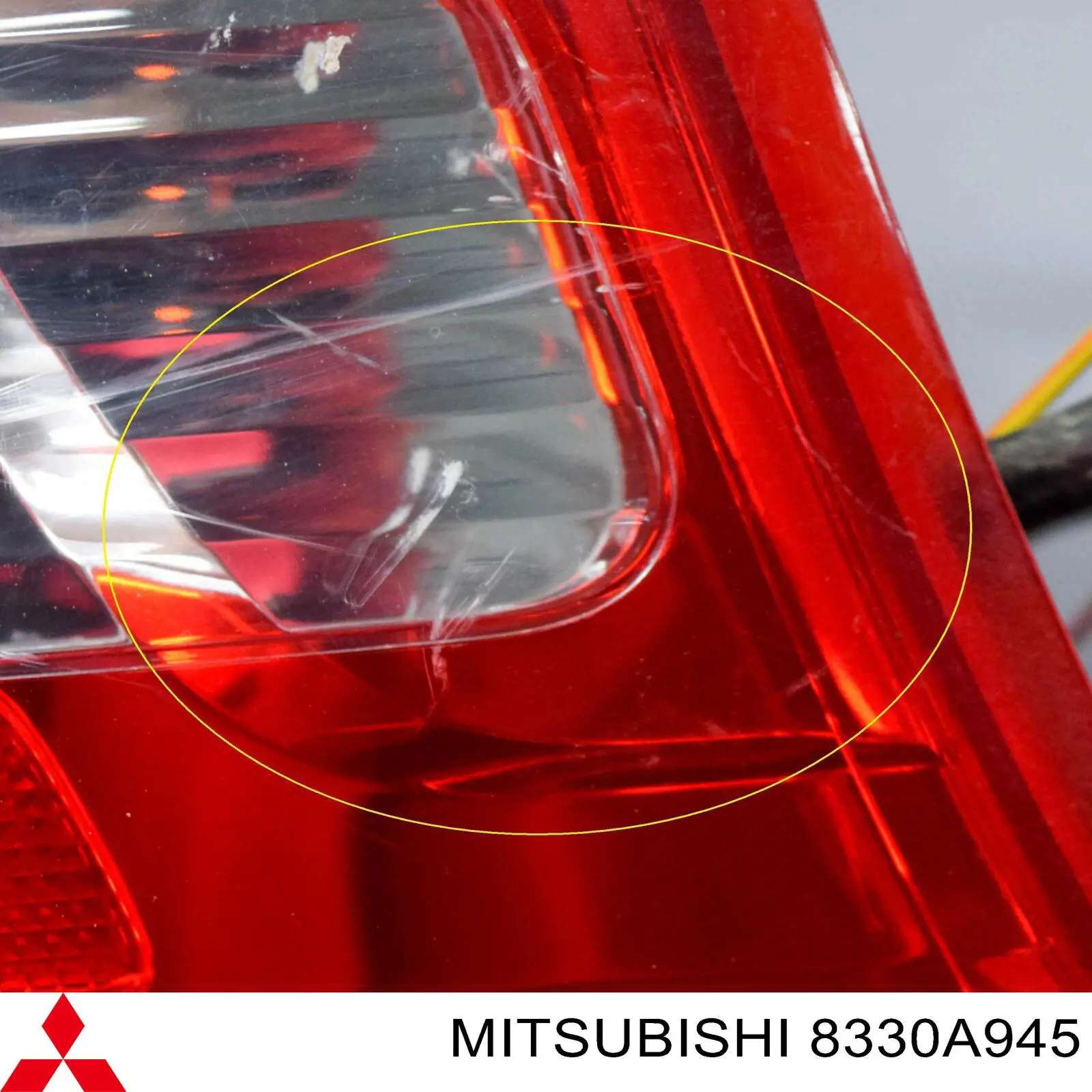 Lanterna traseira esquerda 8330A945 Mitsubishi