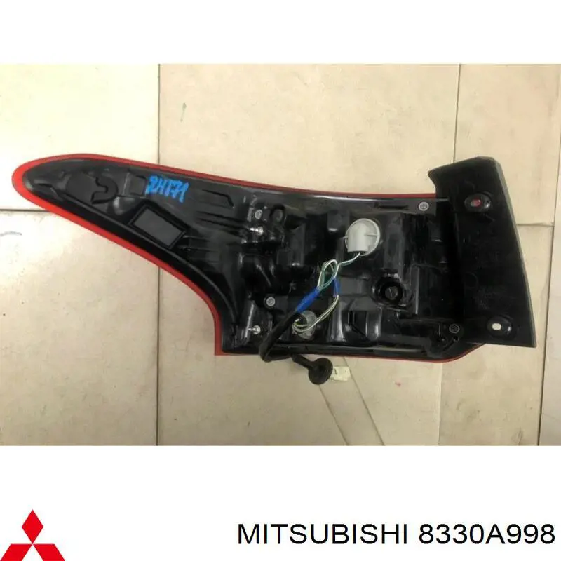 Lanterna traseira direita externa Mitsubishi 8330A998 preço, a partir de 284,50 USD