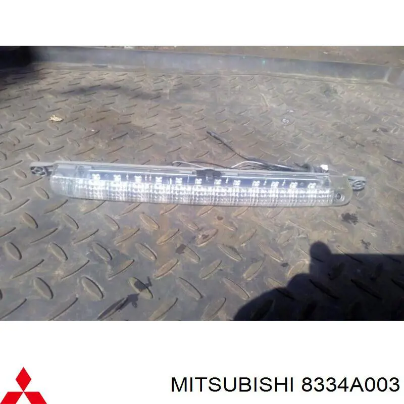 Sinal de parada traseiro adicional Mitsubishi Outlander I CU