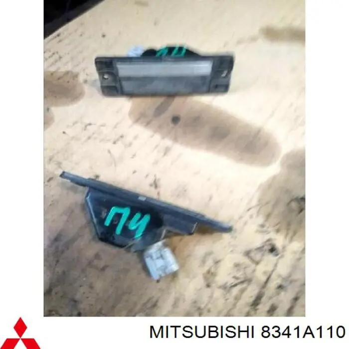 8341A110 Mitsubishi Lanterna da luz de fundo de matrícula traseira