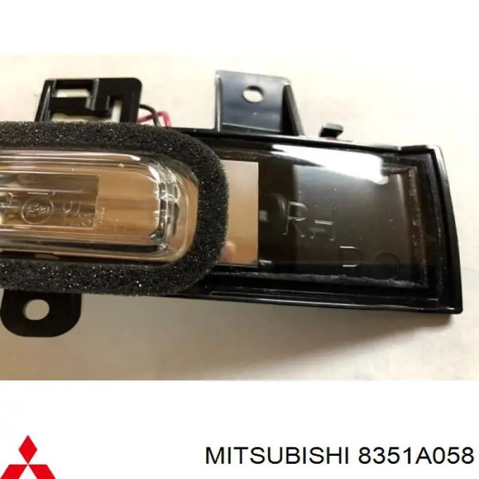 Compre 8351A058 Mitsubishi Pisca-pisca de espelho direito