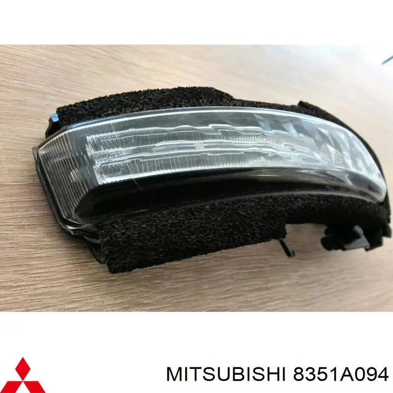 Compre 8351A094 Mitsubishi Pisca-pisca de espelho direito