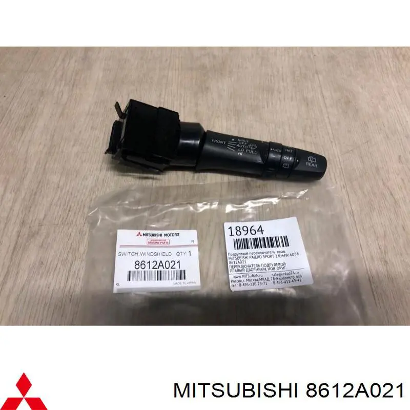 8612A021 Mitsubishi Comutador direito instalado na coluna da direção