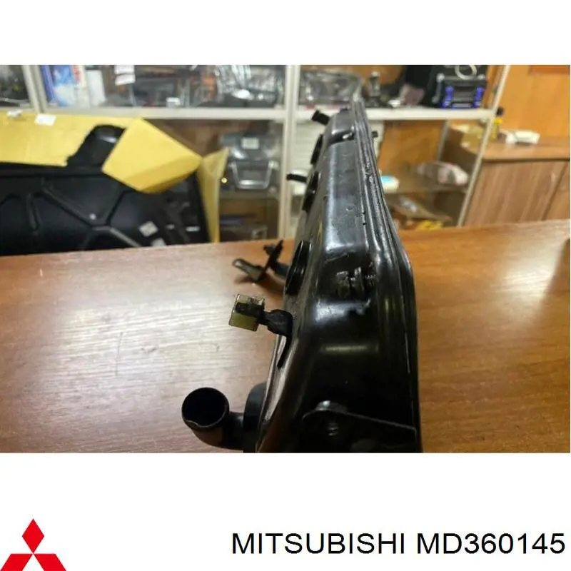 Tampa de válvulas direita Mitsubishi MD360145 preço, a partir de 298,10 USD