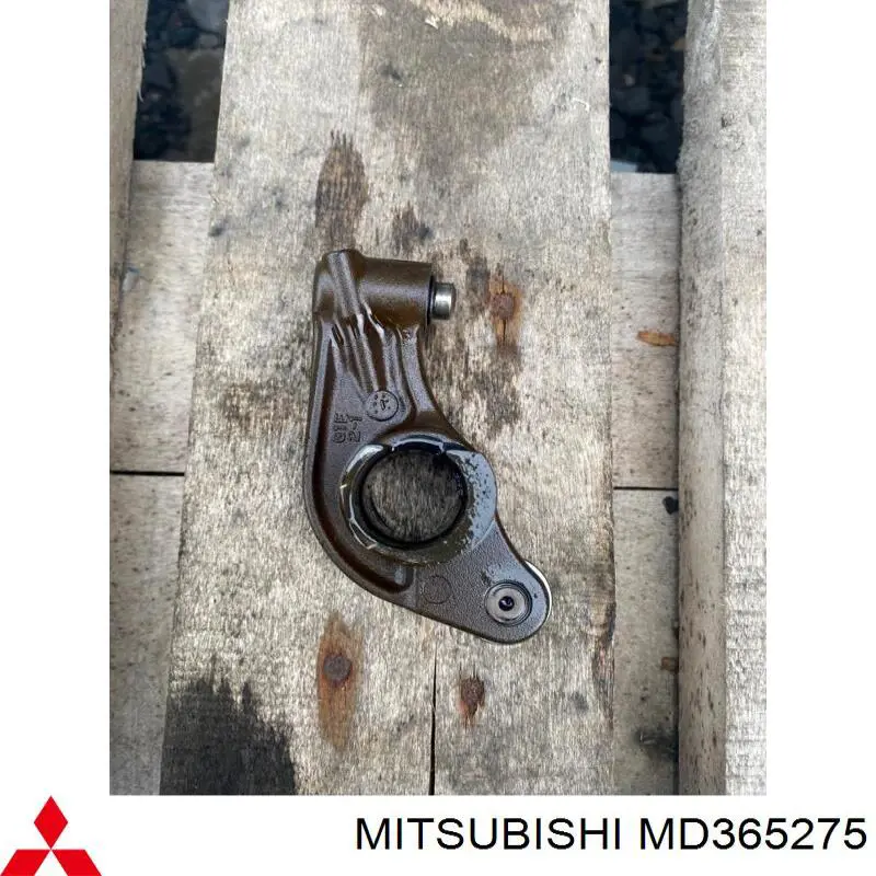 Compre MD365275 Mitsubishi Balanceiro de válvula (balanceiro de válvulas) de admissão