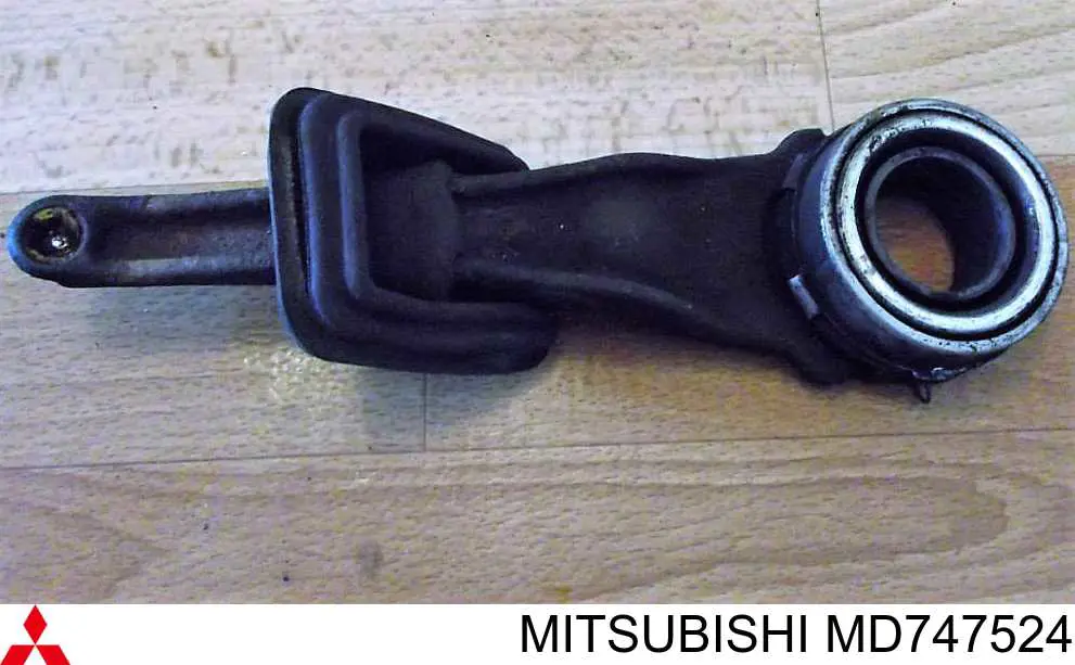MD747524 Mitsubishi Forquilha de embraiagem