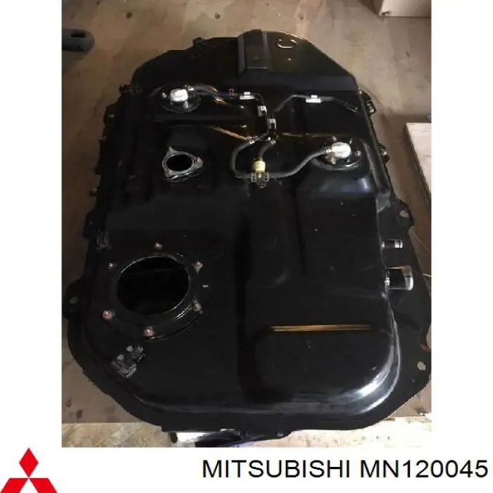 MN120045 Mitsubishi Tanque de combustível