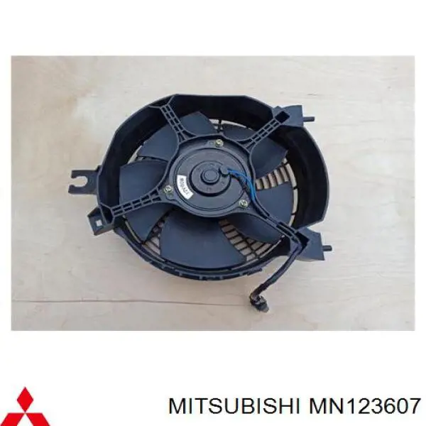 Q3730076 Q-fix Difusor do radiador de aparelho de ar condicionado, montado com roda de aletas e o motor