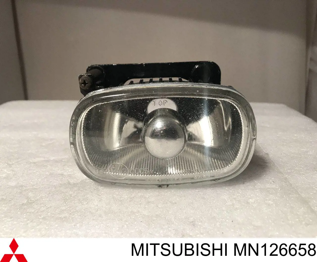 MN126658 Mitsubishi Luzes de nevoeiro direitas