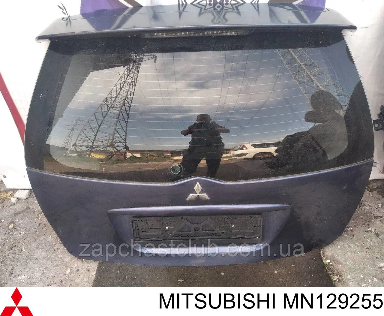 MN129255 Mitsubishi Vidro de porta-malas de 3ª/5ª porta traseira (de tampa de alcapão)