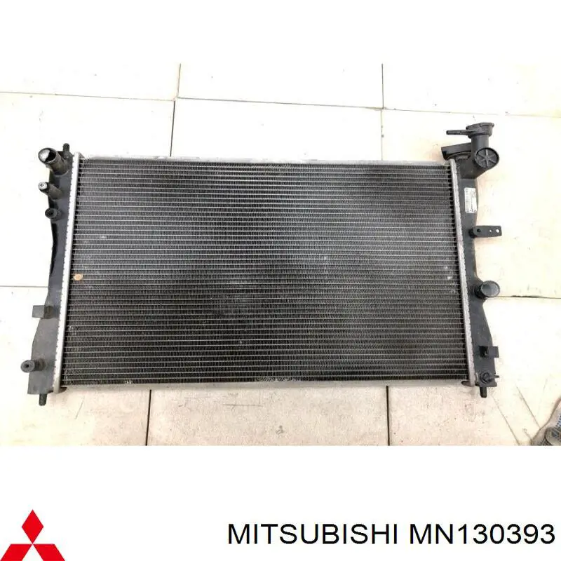 MN130393 Mitsubishi Radiador de esfriamento de motor