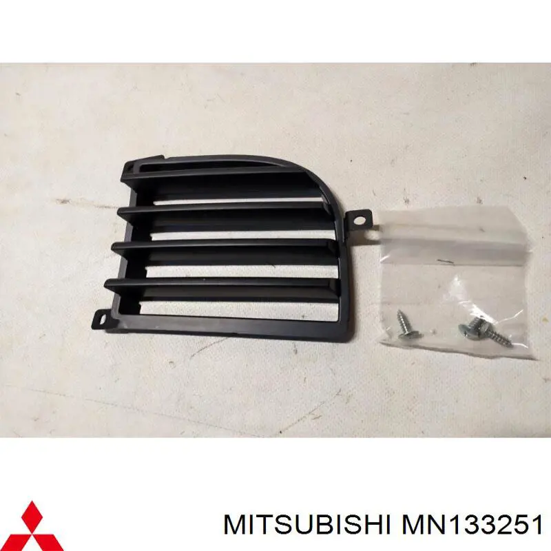 Compre MN133251 Mitsubishi Grelha esquerda do pára-choque dianteiro