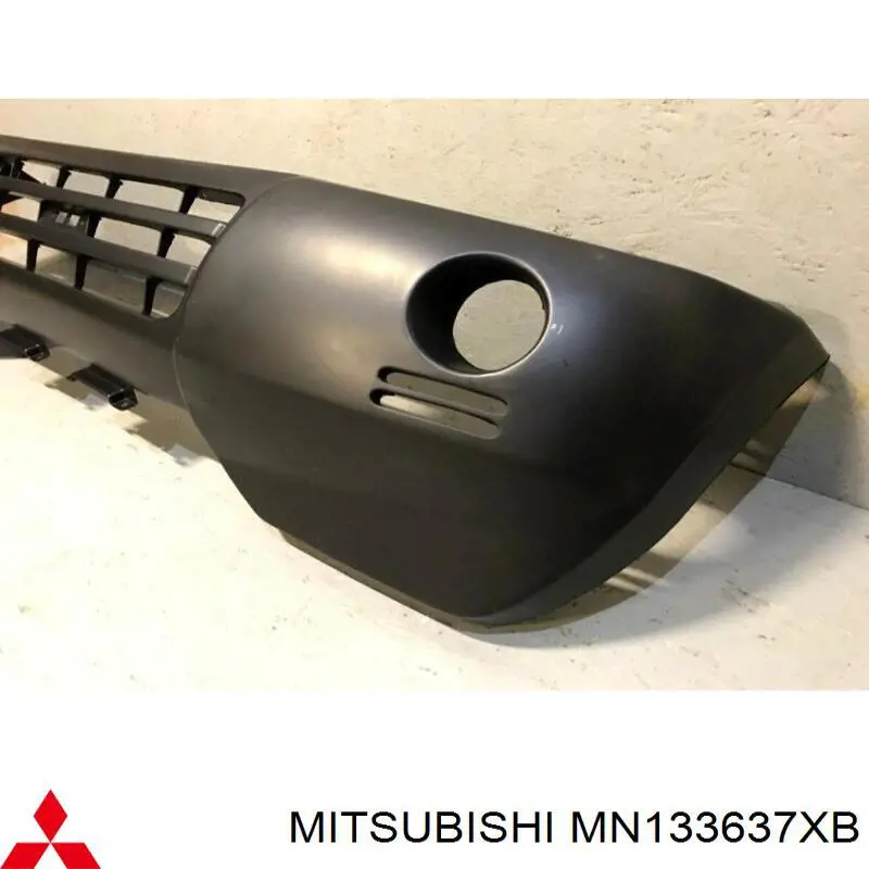 MN133637HA Mitsubishi Pára-choque dianteiro