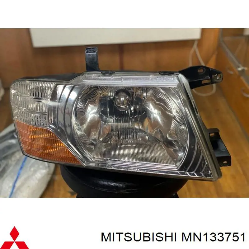Luz esquerda Mitsubishi MN133751 preço, a partir de 175,36 USD