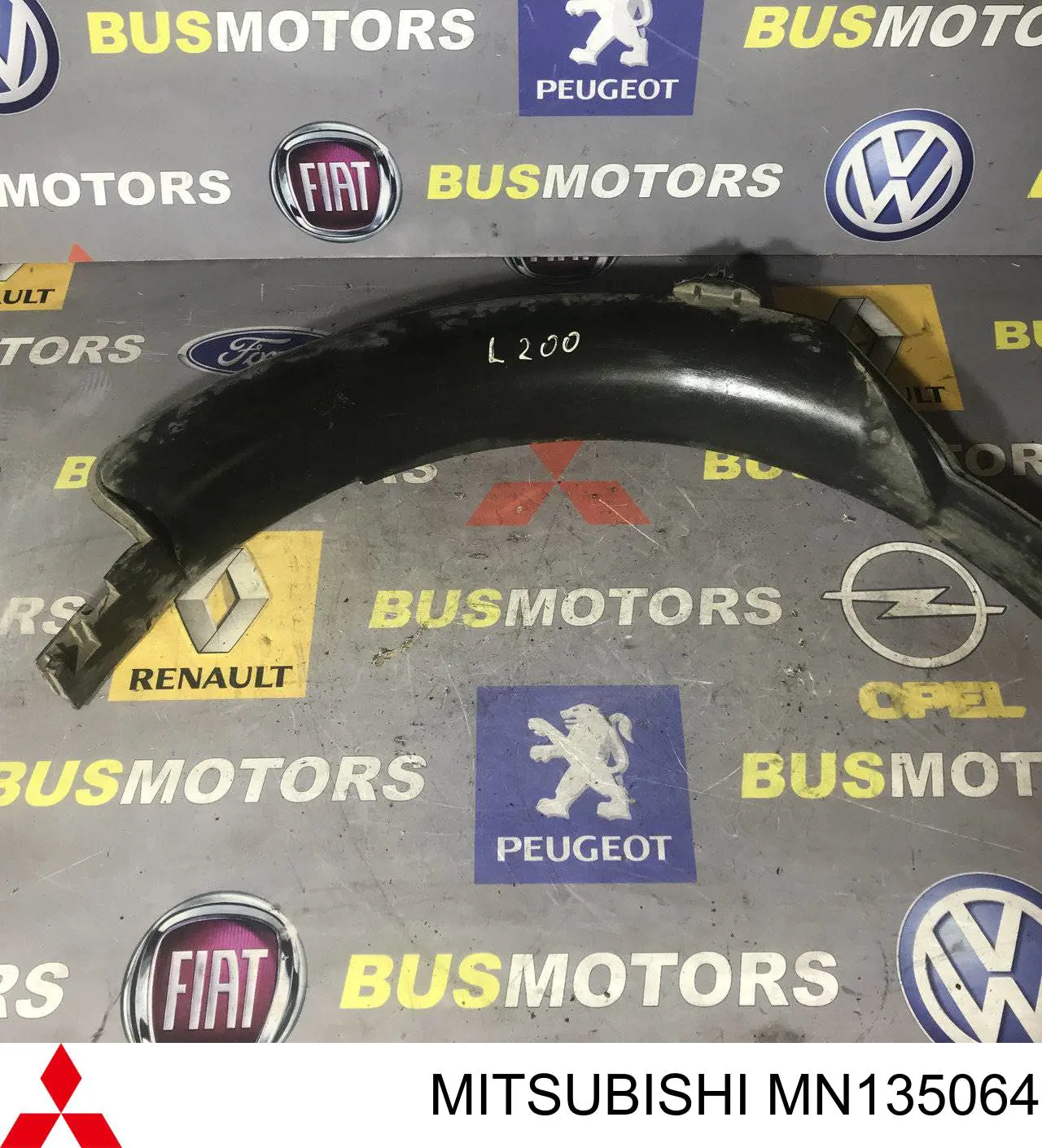 MN135064 Mitsubishi Difusor do radiador de esfriamento